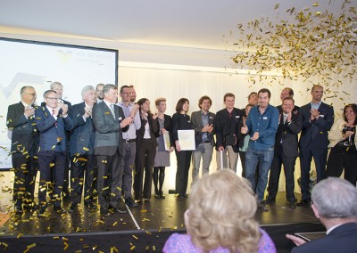 DE VIGIER AWARDS 2016 - group photo participants with confetti
