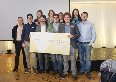 DE VIGIER AWARDS 2016 - group photo with check
